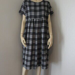 Disturbia Black & White Check Size 10 Short Sleeve Pullover Empire Waist Dress